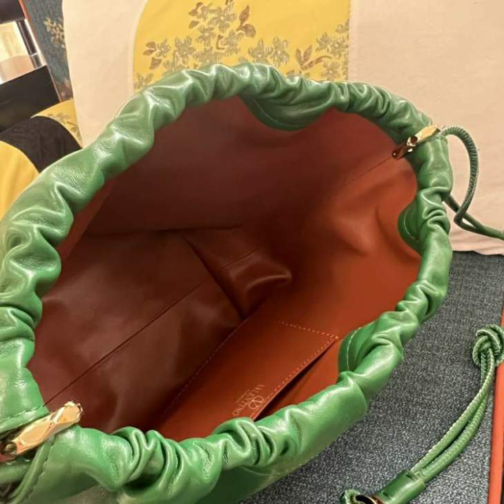 Picture of Valentino Handbags _SKUfw181168077fw